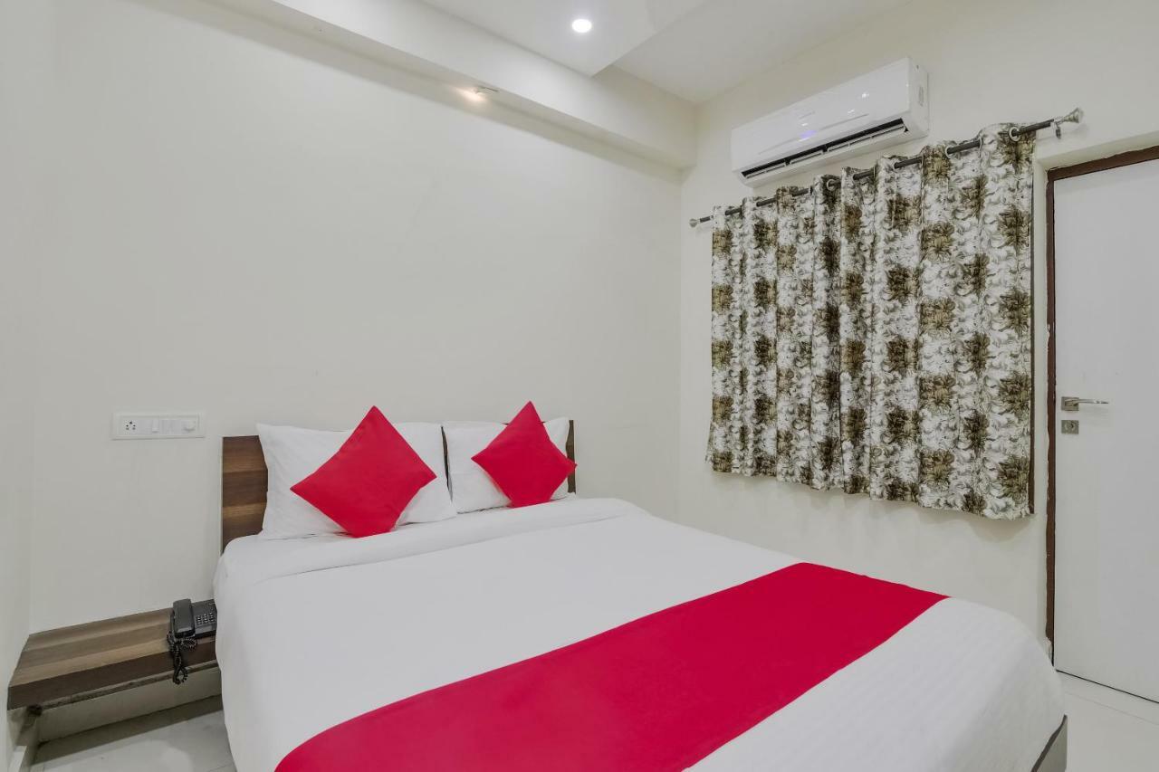 Oyo 38622 Neema Residency Anantapur Exterior foto